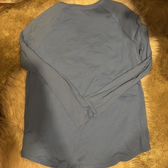 UNDER Armour Blue Long Sleeve Shirt - Picture 5 of 5